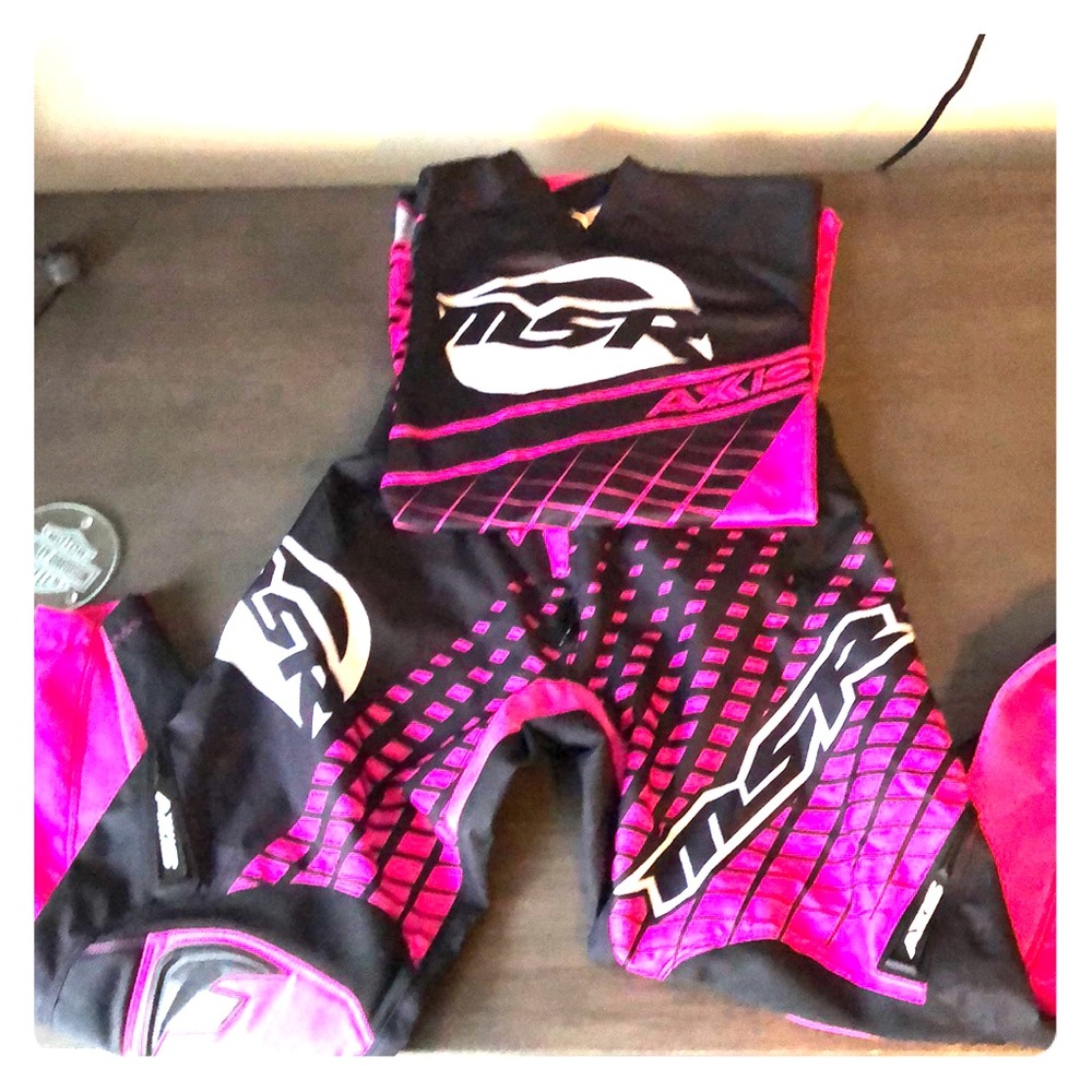 MSR woman’s off road riding outfit